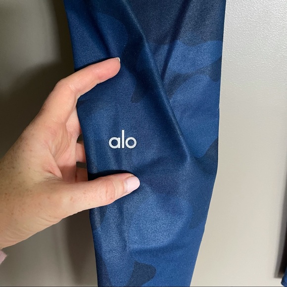 ALO Yoga Navy Blue Camo Airbrush Legging High Rise - Picture 15 of 16